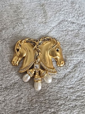 Vintage Elizabeth Taylor for Avon  Hearts in Tandem  Brosche Pferdeköpfe Gold