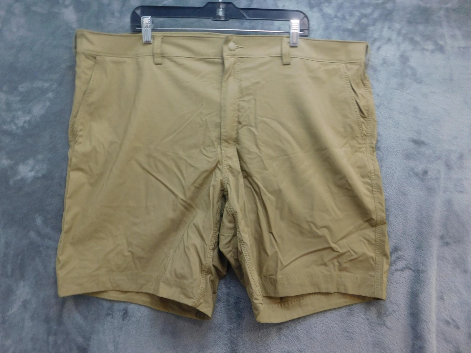 Duluth Trading Co Shorts Mens 46 Beige Chino Stretch Quick Dry 10 Inseam