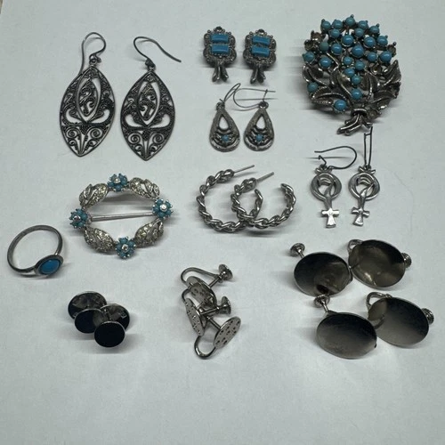 Lot Of Vintage Costume Jewelry Unsigned Earrings Pendants & Ring