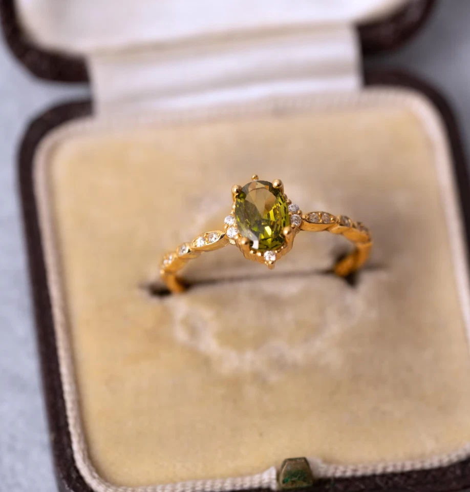 Peridot 订婚戒指 莫桑石戒指 10K 纯金戒指 周年礼物 — 第 2/4 张图片