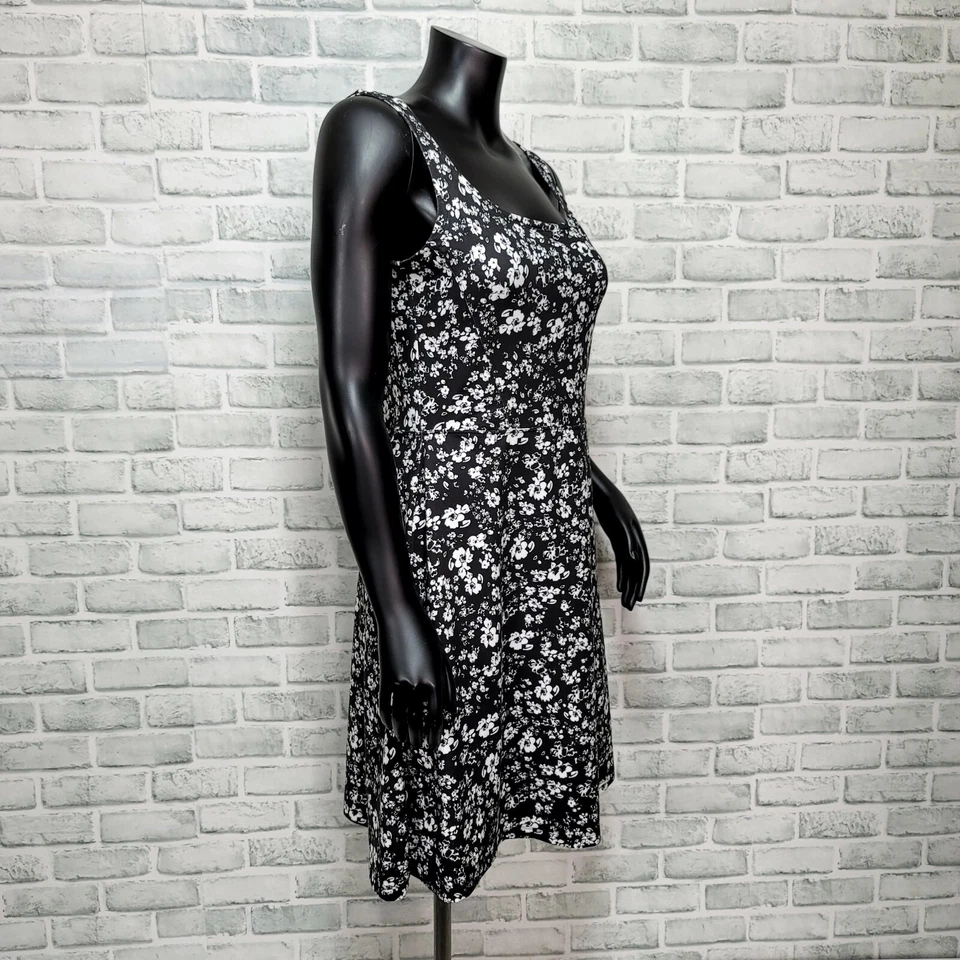 Vestido sin mangas floral blanco negro Lole para mujer S UPF50+ que absorbe la humedad secado rápido Foto 2 de 4