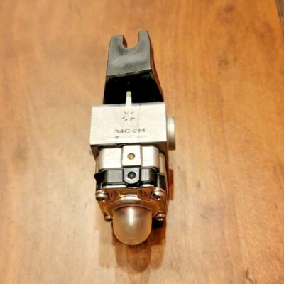HONDA Carburetor GX25 HHT25 UMC425 FG110 16100-Z6J-033 Genuine OEM