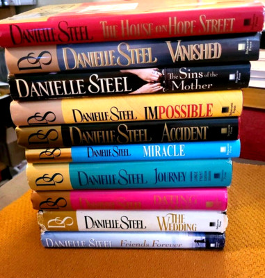 Lot of 10 Different  Danielle Steel Novels HARDCOVER Books NICE CLEAN !!!