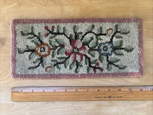 Vtg PRIMITIVE HAND HOOKED TRADITIONAL FLORAL Dresser Scarf Rug Wall Decor 12x5