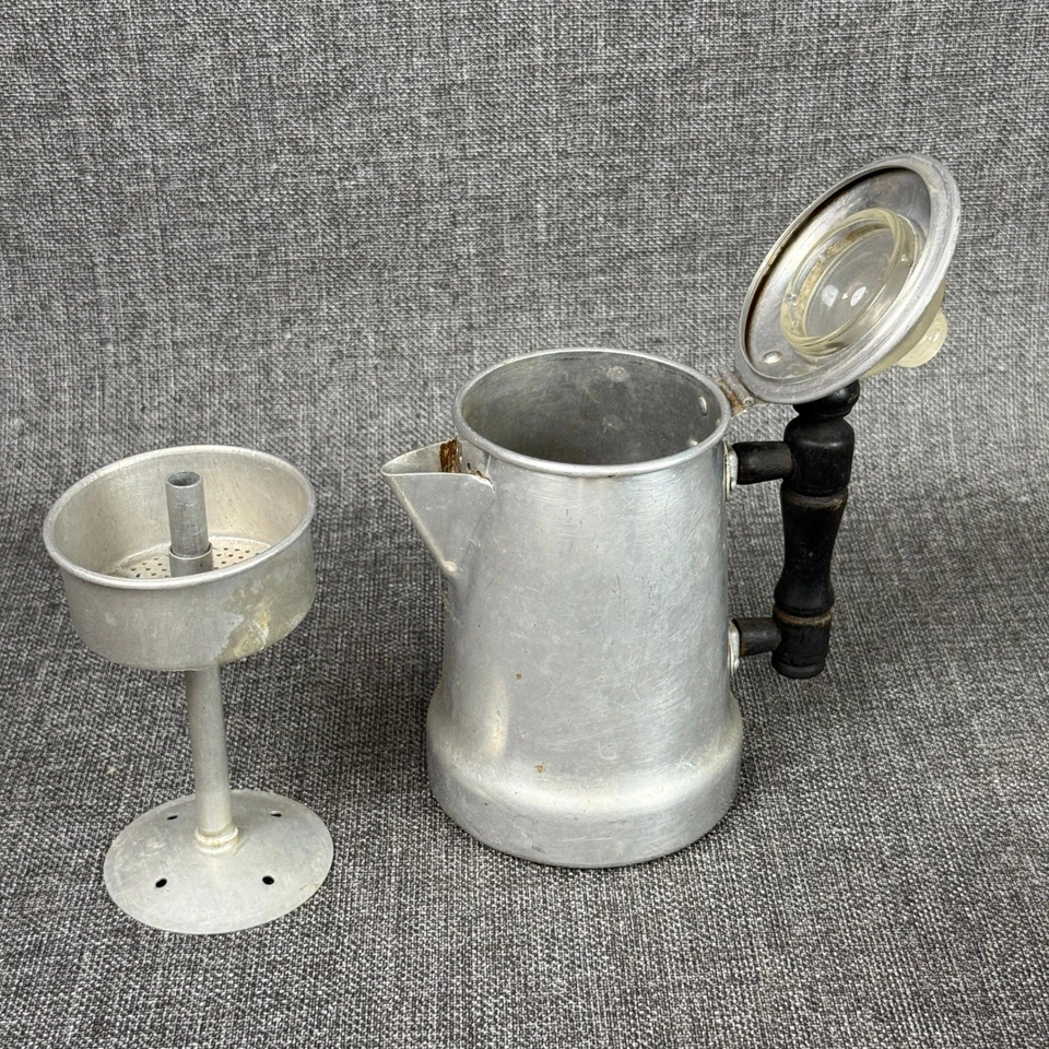 Lote de utensilios de cocina de aluminio vintage para niños cafetera magdalenas sartén para hornear Foto 2 de 4