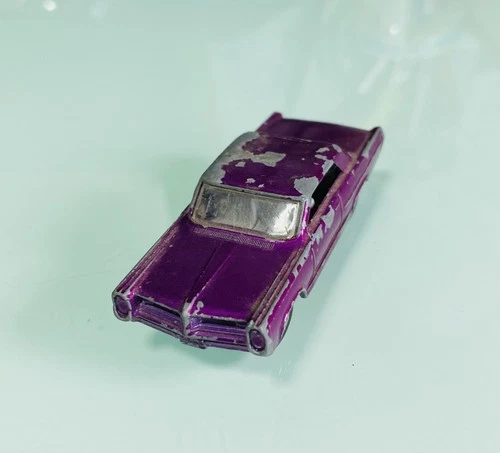 MATCHBOX No.22 - PONTIAC GP Sports Coupe - Vintage Diecast Model Toy Car 1970