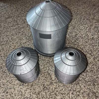 Ertl 1/64 Farm Grain Bin Large & (2) Small Grey