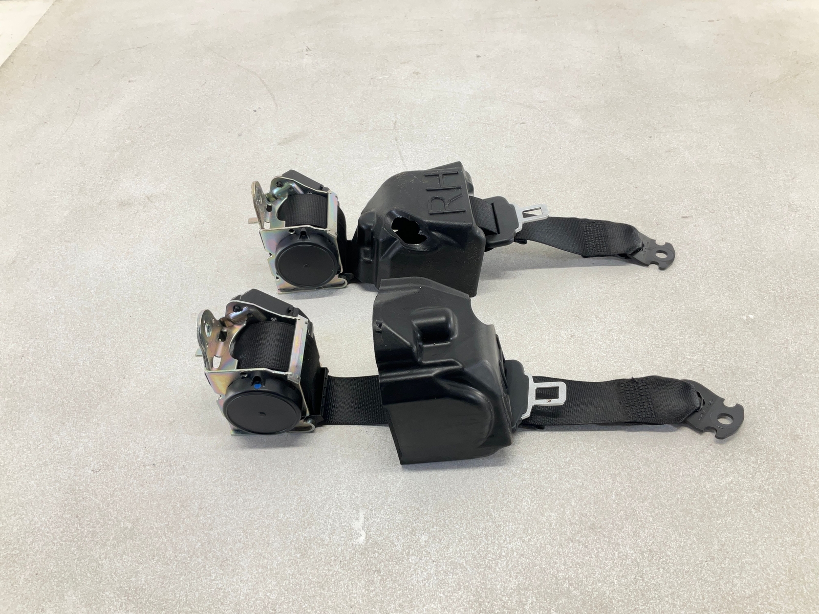 17-20 MASERATI Levante Rear Left & Right Seat Belt Retractor Pair OEM CM