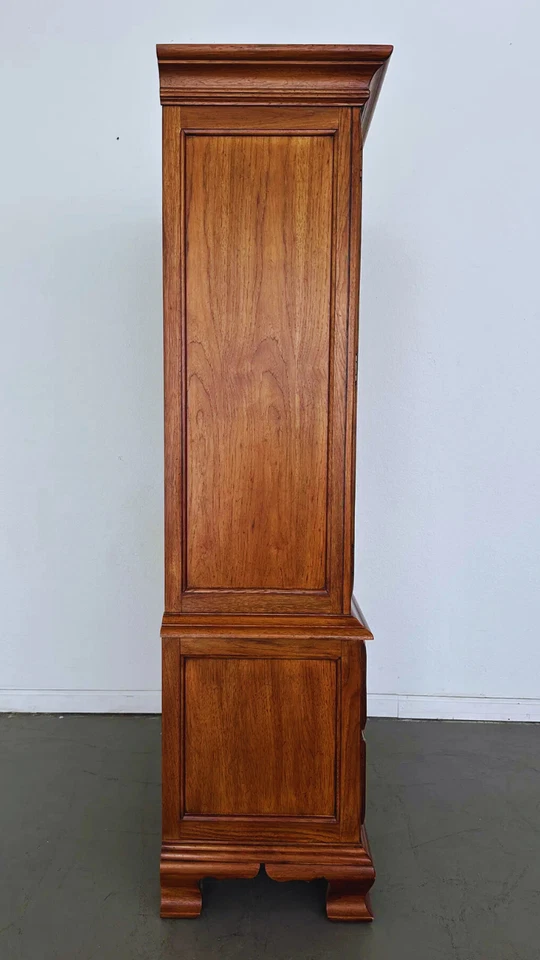 Armario Thomasville Fisher Park de colección - Precio original $3000 Foto 3 de 4