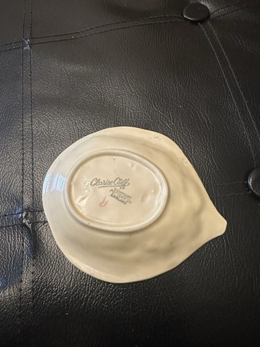 Clarice Cliff Newport Pottery cabbage leaf dish - Picture 2 of 3