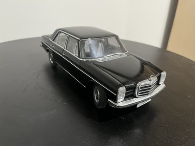 Mercedes 220 D Autoart 1/18 Scale