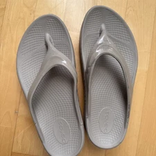 OOFOS OOmega Thong Platform Wedge Sandals Arch Orthopedic Womens Size 7 NOMAD