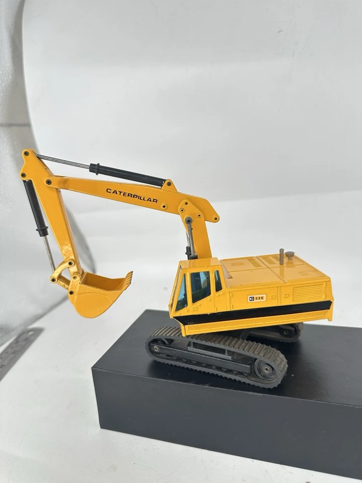 JOAL 216 1:50 SCALE CATERPILLAR C-225 EXCAVATOR Very Good Used - Image 4 of 4