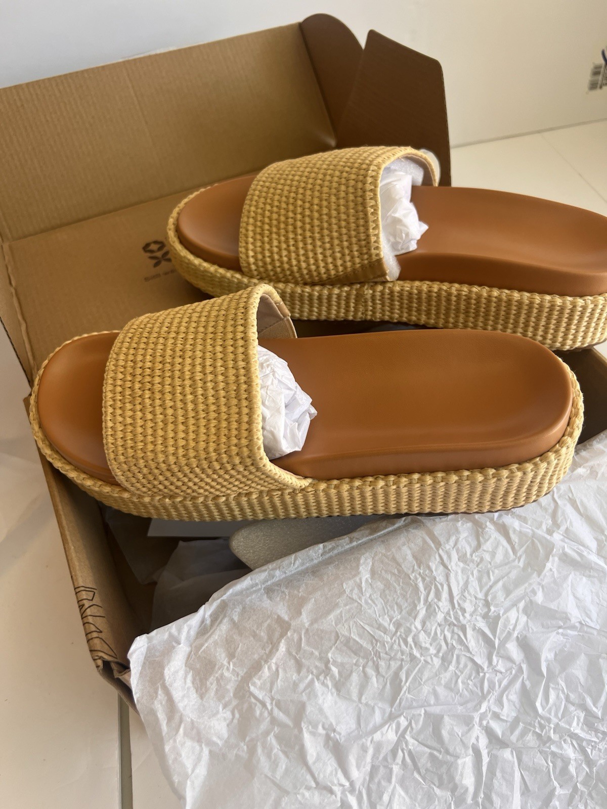 Sandals Straw Color Tan Weave Size 9 Wedge NIB-image