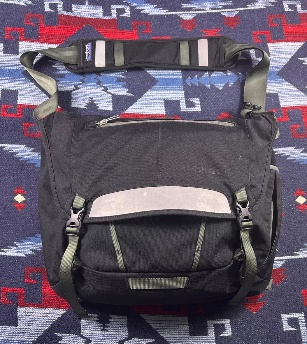 Patagonia Half Mass Messenger Bag Shoulder Crossbody Laptop Work Bike Black