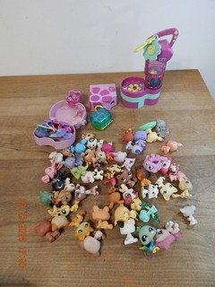 LITTLEST PET SHOP LOT OF FIGURES AND PIECES
