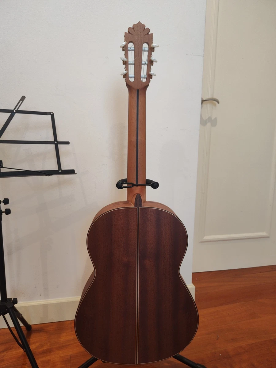 Pack: Guitarra clásica Manuel Rodríguez, 2 estuches, atril y soporte