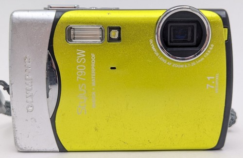 Olympus Stylus 790 SW 7.1 MP CCD Digital Camera Waterproof (Lime Green) - Bundle - Picture 8 of 12