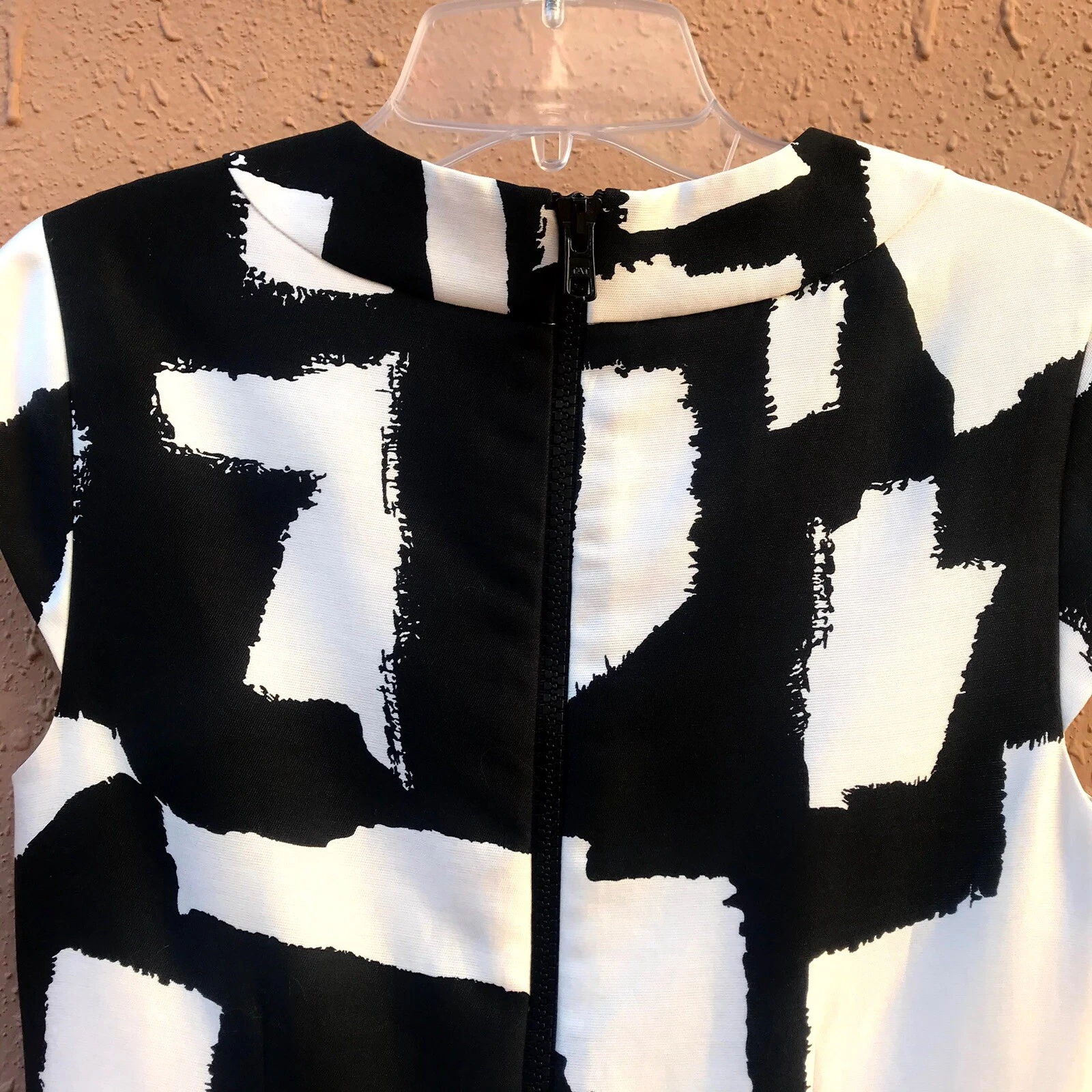 Abito di seta Kate Spade look per fodera argento bianco nero vestibilità e pieghe svasate taglia 4