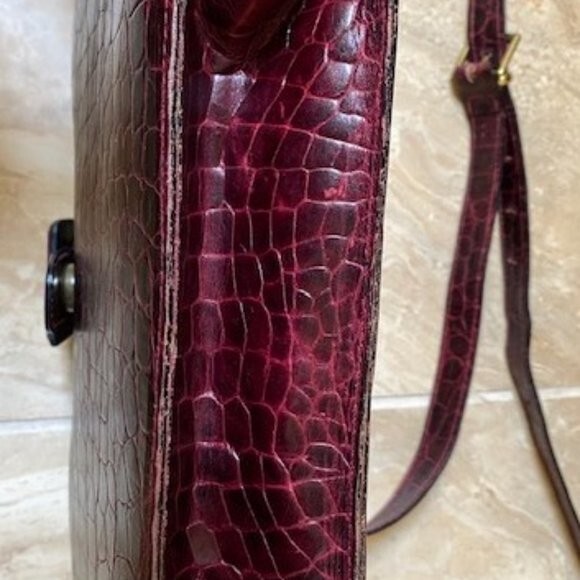 バッグ Furla leather cut design blown hand bag Furla Geprägte Genuine Leather Henkeltasche in Rot Kroko