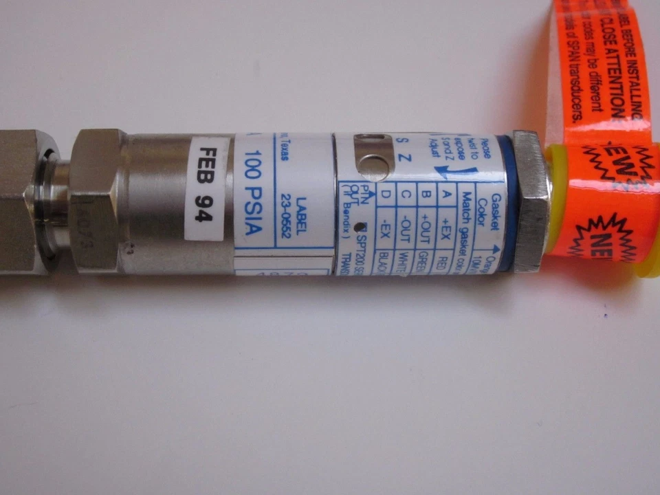 Camiseta Swagelok Micro-Fit 6LVV con transductor de presión de palmo, etiqueta 23-0552 Foto 3 de 4