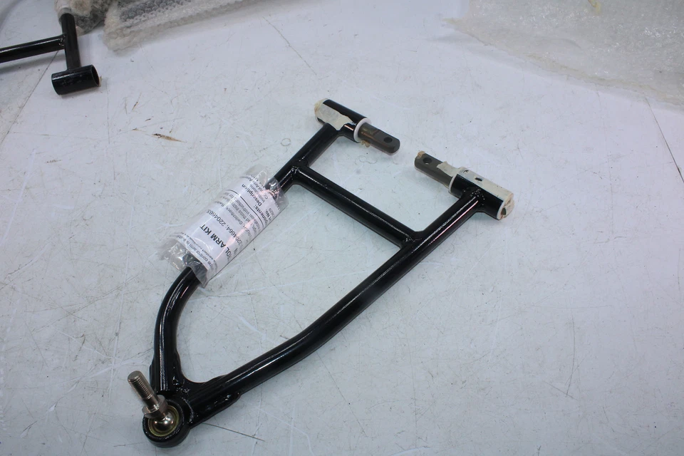 2014 Polaris Indy 550 144in FRONT UPPER RIGHT CONTROL A ARM 2204665-067 - Image 2 of 4