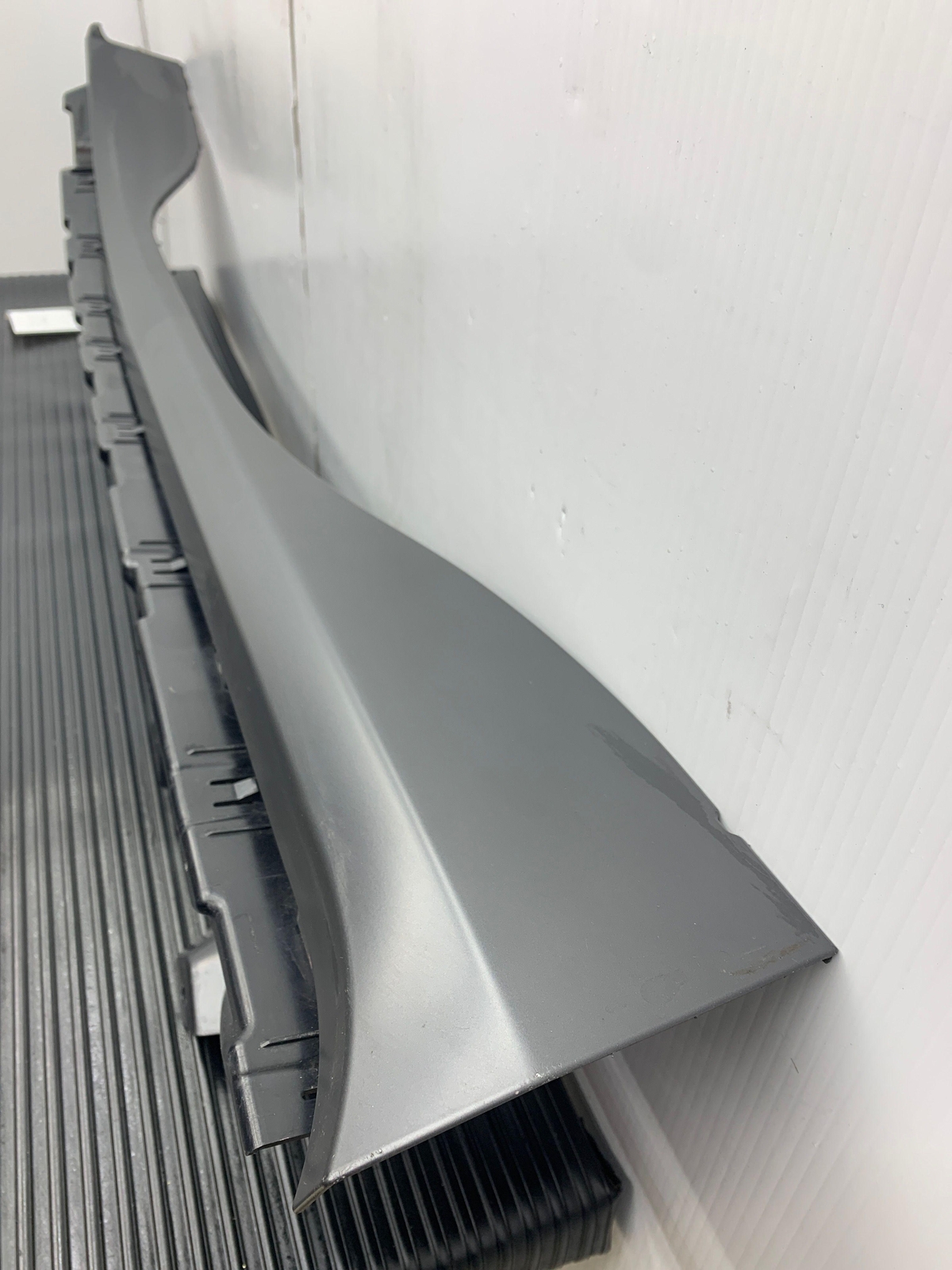 BMW i8 2017 Front Right Molding Black