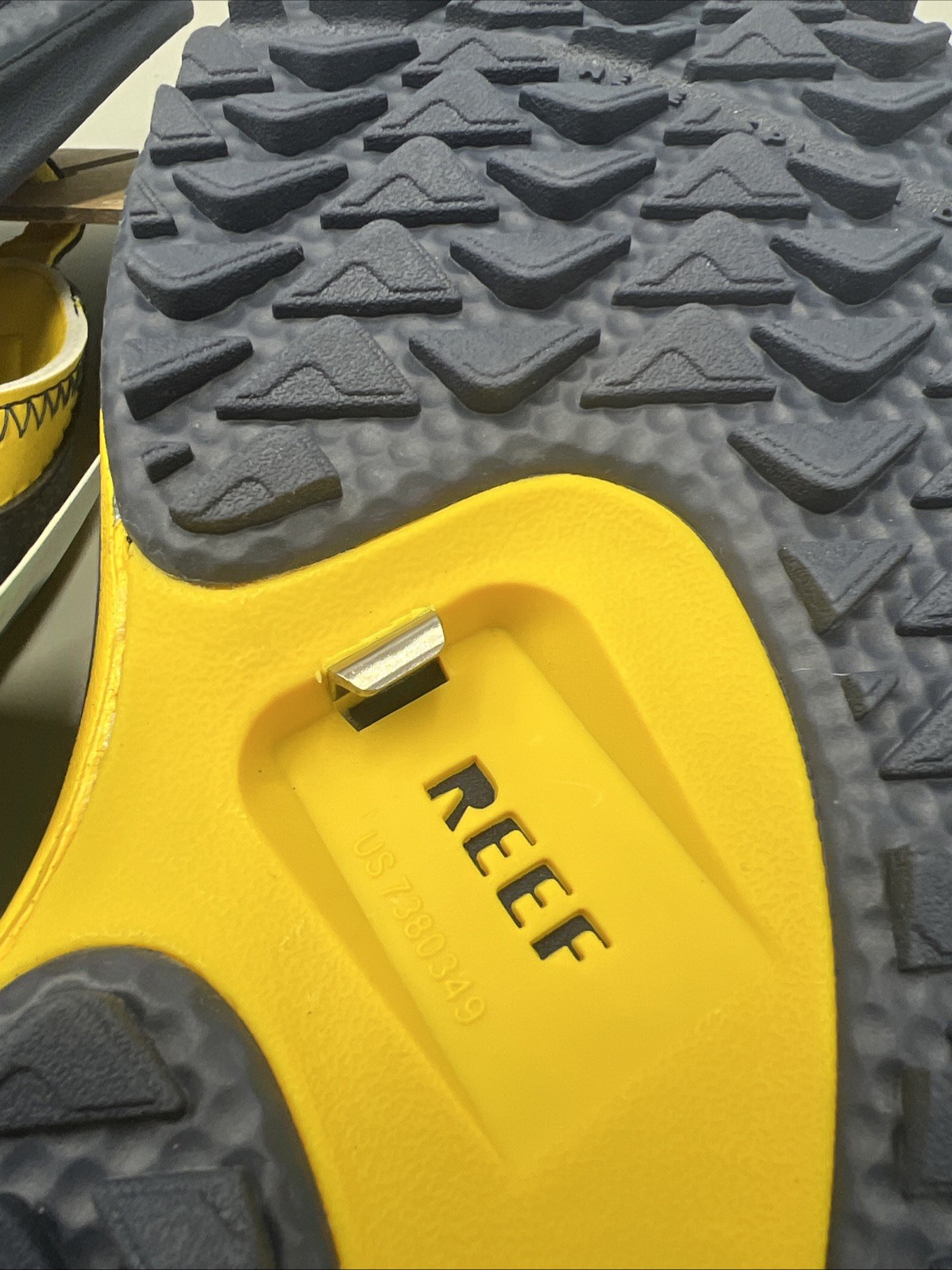 Reef Fanning Pregame Michigan Sandals, Bottle Opener Slides, Men s Sz 10