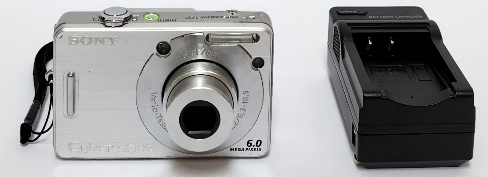 Sony Cyber-Shot DSC-W50 6.0MP Digital Camera Silver Tested W/ Battery & Charger