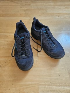 LOWA Damen Wanderschuhe Schwarz mit GORE TEX Material
