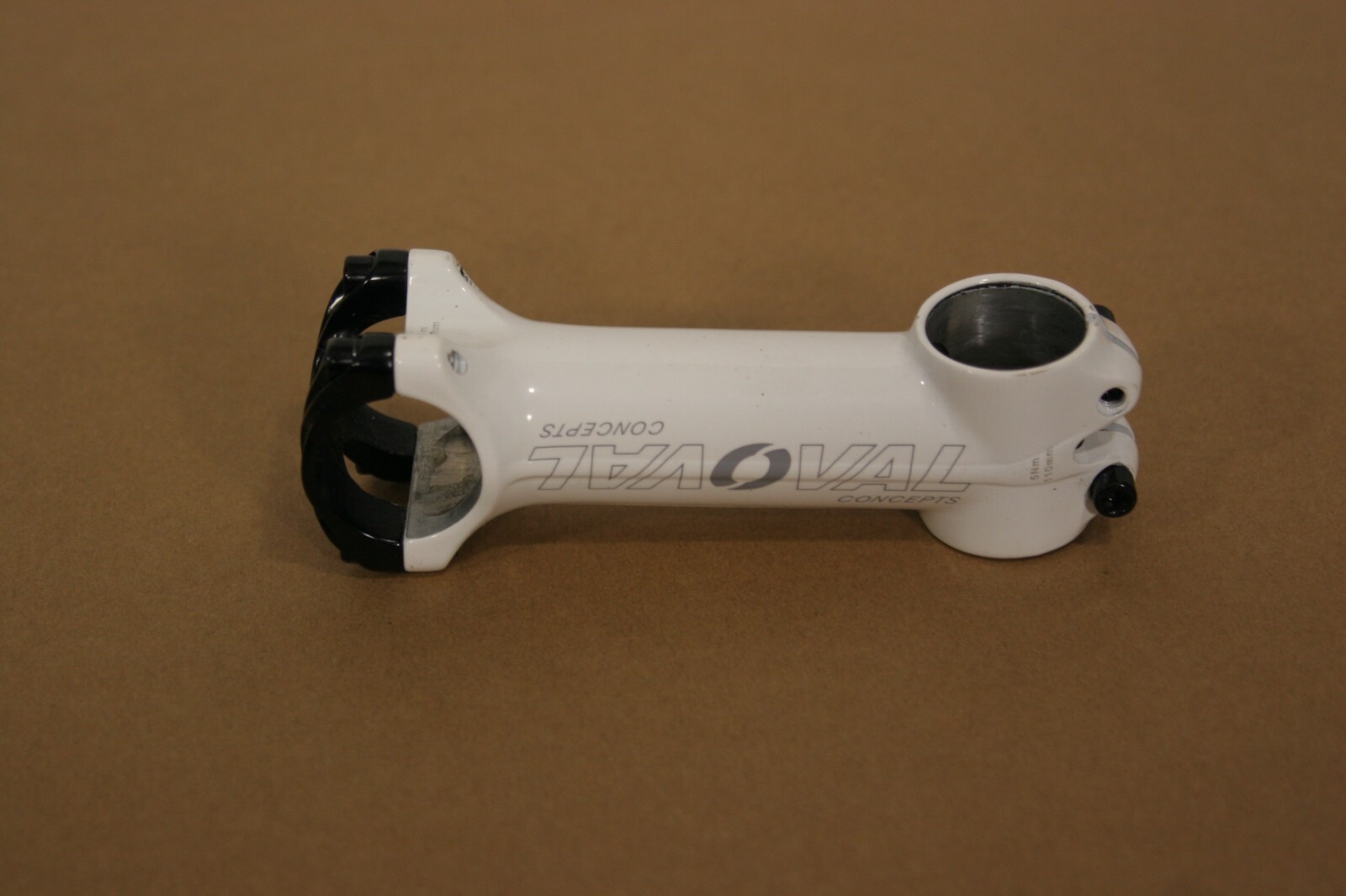 Oval Concepts 400 Stem Gloss Wht 1 1/8x110 mm +/- 7 Degrees 31.8 mm clamp ocs31