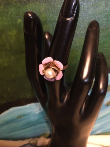Jewelry * Unbranded Size  5.25 Pink Enamel Flower With Pearl Type Center - Photo 1/4