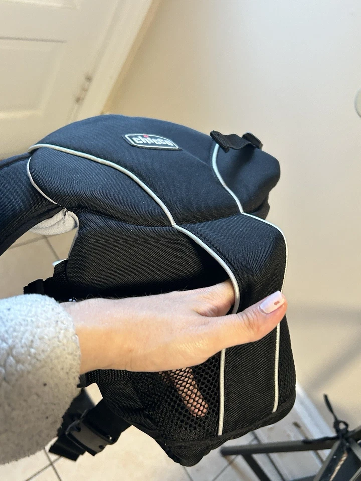 Portabebés Chicco Ultra Suave Negro 2 Vías Hasta 25 libras (Ligeramente Usado Foto 4 de 4