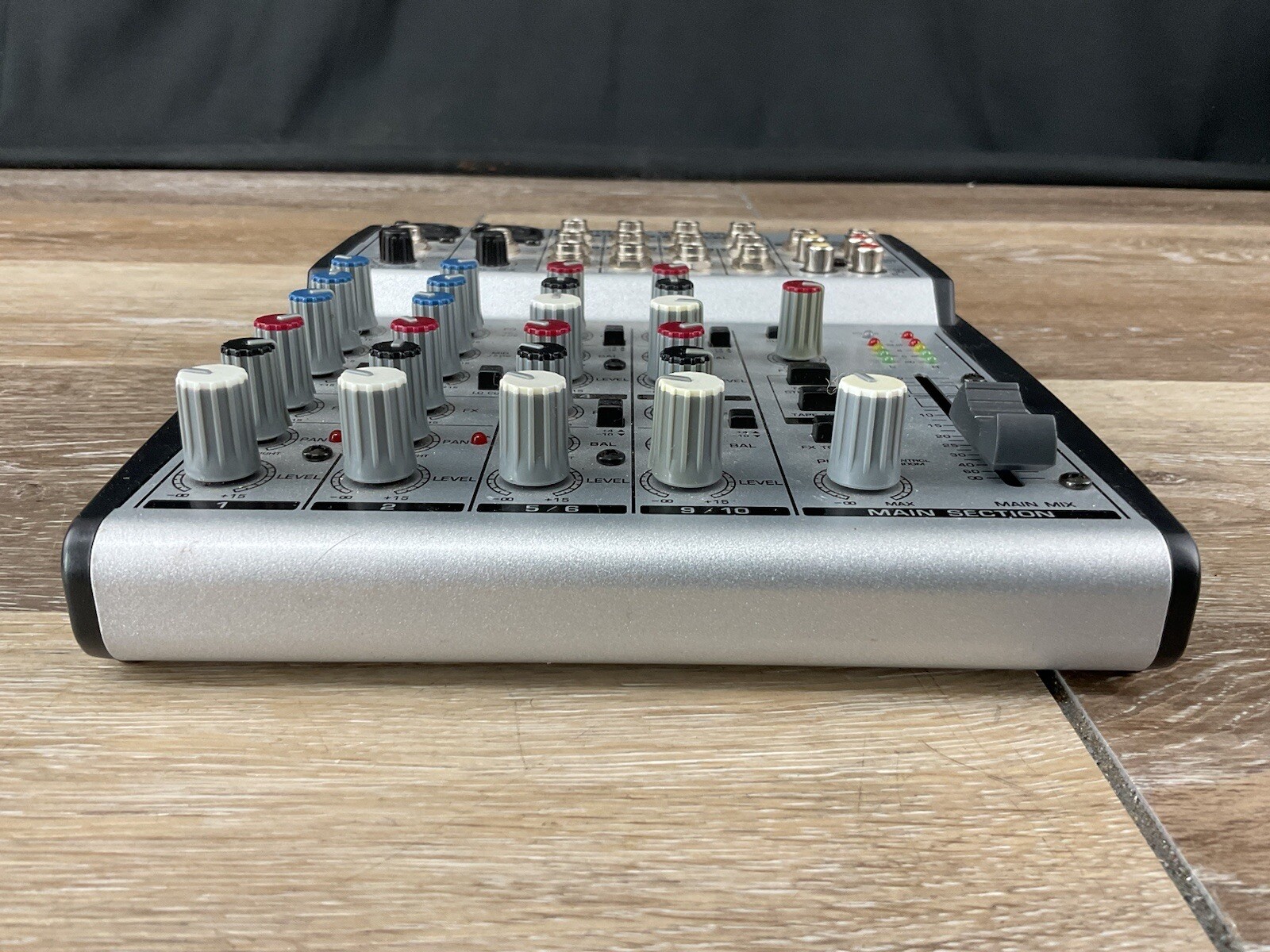 Behringer Eurorack UB1002 UltraLow Noise Design 10Input 2Bus Mic