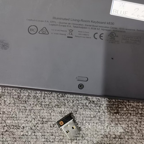 Teclado de salón iluminado inalámbrico original Logitech K830 2.4G inglés del Reino Unido - Imagen 2 de 6