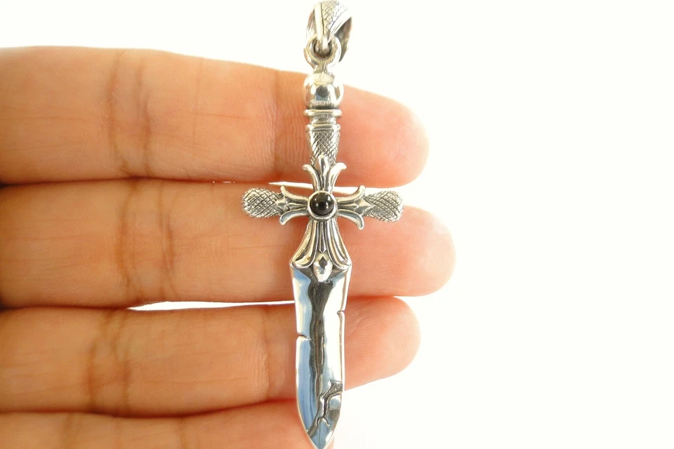 Espada daga de ónix negro colgante de plata de ley 925 Foto 2 de 4