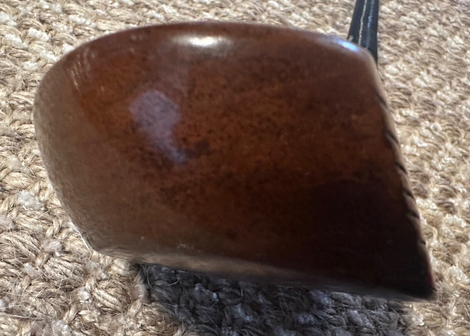 как выглядит PAIR OF VINTAGE GOLF CLUBS SPALDING PERSIMMON 2 1/2 and 3 WOOD REGISTERED A84675 фото
