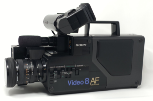 Vintage 1985 Sony CCD-V8 Video 8 Camcorder W/Hard Case No Battery charge adaptor
