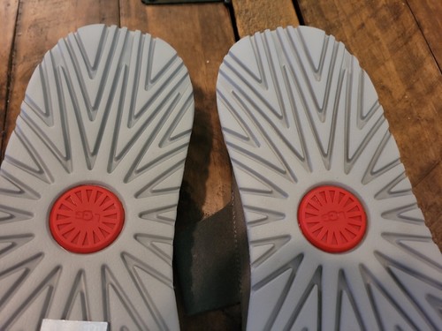 Neu Herren UGG Wainscott Schnalle Slide Sandalen Größe 11 Wildleder grau Flip Flops - Bild 8 von 9
