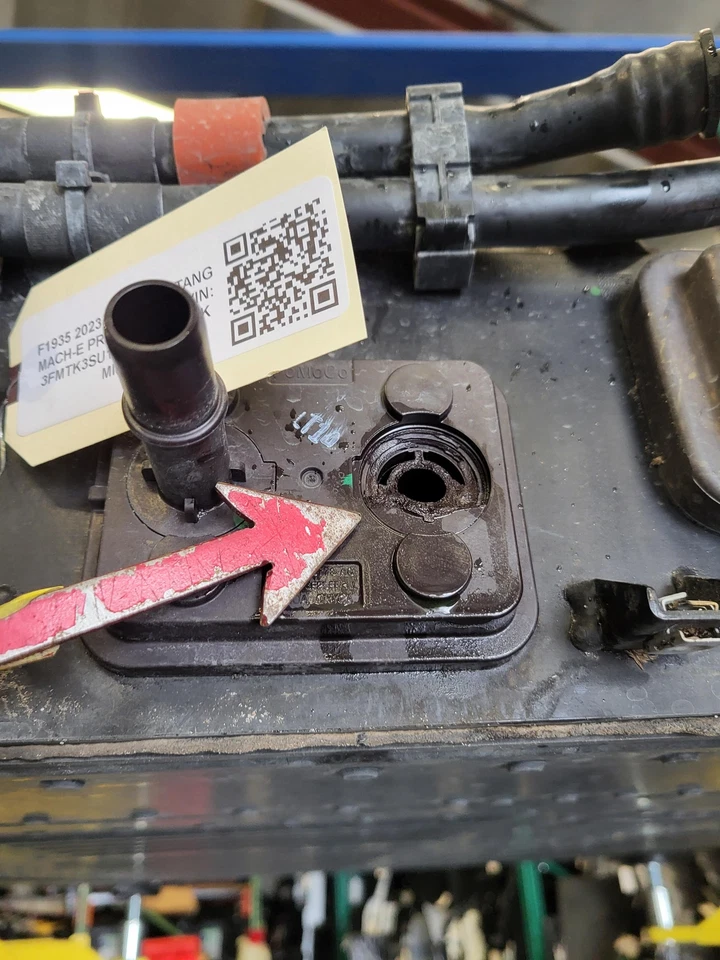 FORD MUSTANG MACH E 2023 High Voltage Hybrid Battery USED OEM 98.8 LJ98-10C700 - Image 2 of 4