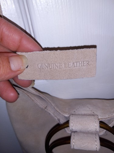 Cartera Bandolera World Market Gamuza Tostada - Correa Ajustable, Cuero Genuino - Imagen 5 de 7