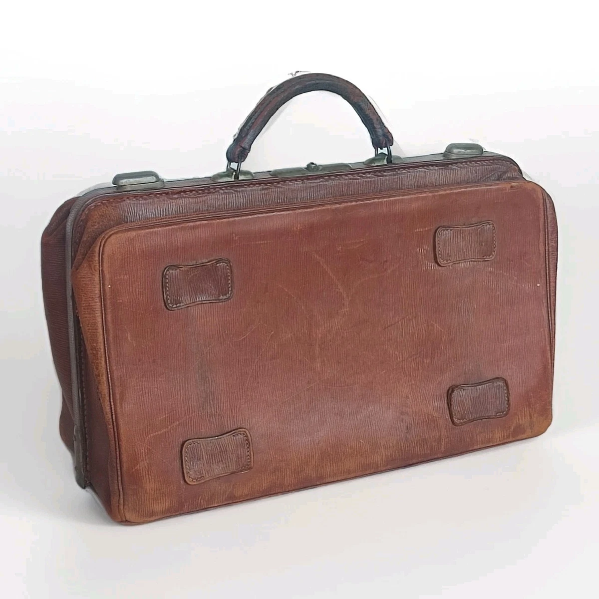 26 100+ Valise Cuir Photos, taleaux et images libre de droits - iStock | Malle, Bagage, Sac voyage