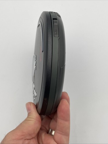SEE⭐️VIDEO JVC XL-PG37BK Portable CD Player Discman Anti-Shock Tested Works - Picture 7 of 10