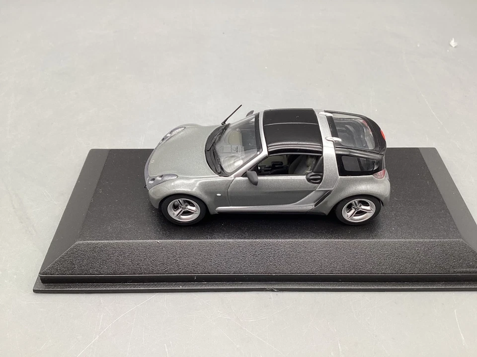 Modellautos 1:43 Minichamps Smart Roadster Coupe glance grey mit OVP - Bild 3 von 4