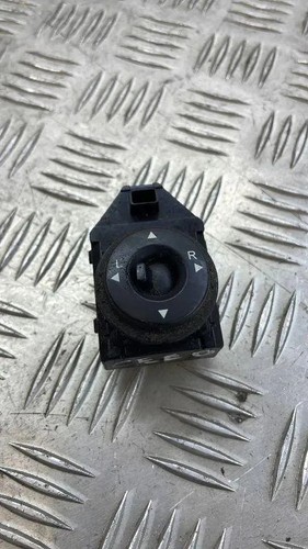 KIA CEE'D Hatchback ED Spiegeleinstellschalter 457480 1.60 Diesel 2007 31826124