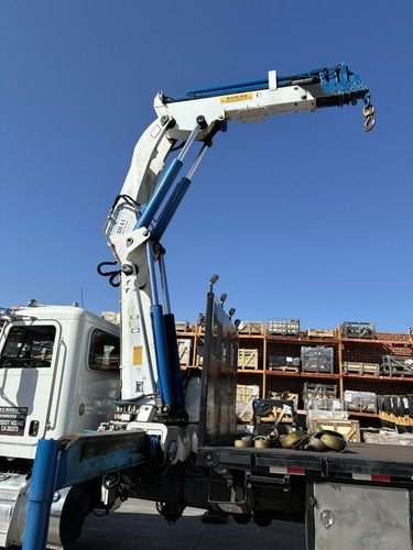 Knuckle Boom Flatbed Truck