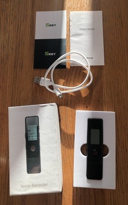 SKey R8 Digital Voice Recorder. Geöffnet aber unbenutzt