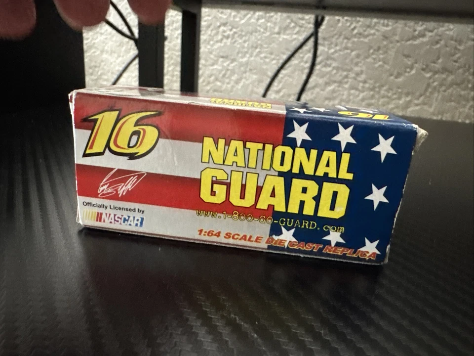 Ford Taurus Team 2005 Greg Biffle #16 Guardia Nacional calibre 1/64 en caja Foto 4 de 4