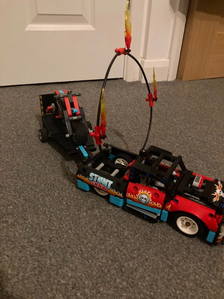 LEGO Technic 42106 Stunt Show Truck & Bike, photo 1 of 5