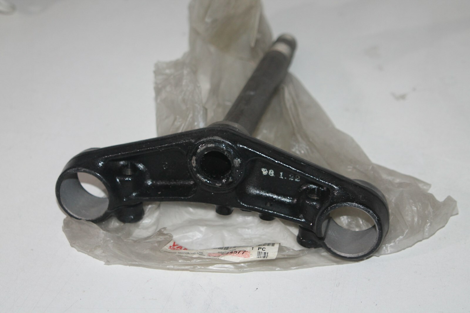 Té de fourche inférieur Yamaha XJ600S Diversion 4BP-23340-00 pièce origine NOS